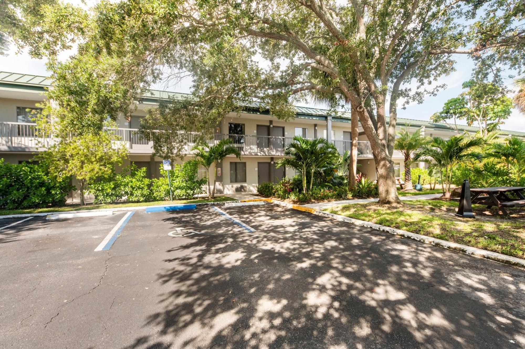 Aparthotel Bay Breeze South Bradenton